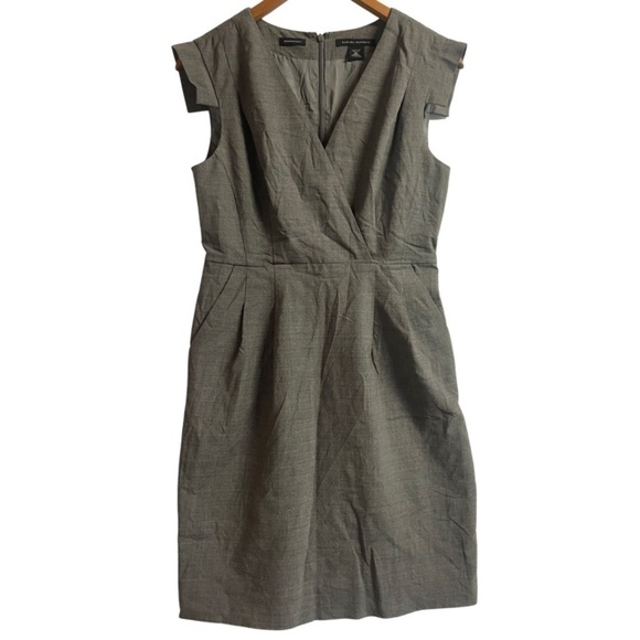 Banana Republic wool dress, gorgeous and gray. Has real pockets and is lined. 6P - Picture 1 of 4